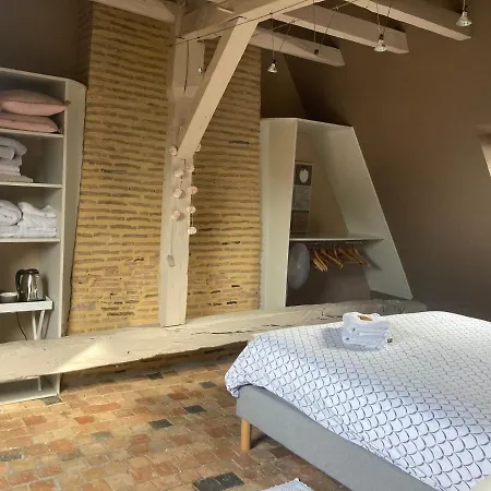 Alix בית הארחה *